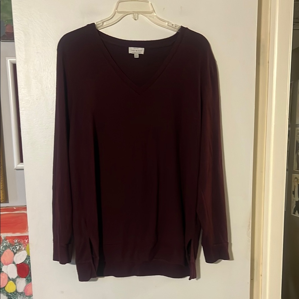 Lucky wine color v neck sweater